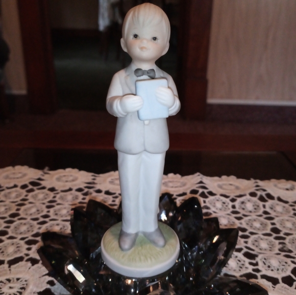 First Holy Communion, Porcelain boy & cross gifts - Picture 3 of 7